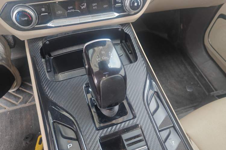 Used Bestune T77 2019 230 TID Automatic Prestige Version China VI Emission Standard Gear Lever
