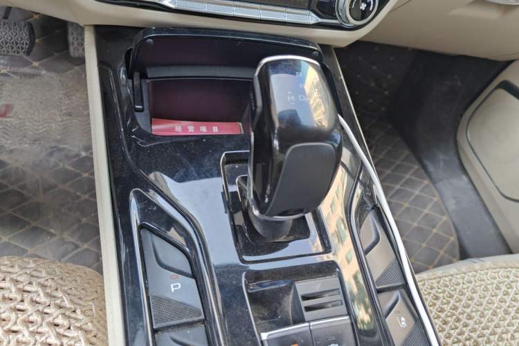 Used Bestune T77 2019 230 TID Automatic Prestige Version China V Emission Standard Gear Lever
