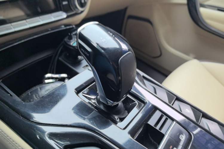 Used Bestune T77 2019 230 TID Automatic Prestige Version China VI Emission Standard Gear Lever
