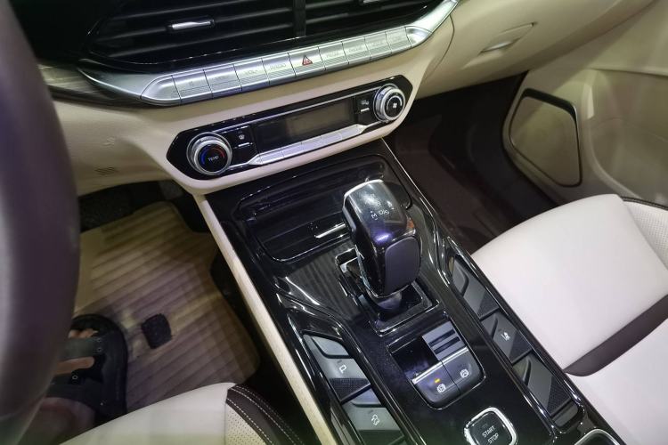 Used Bestune T77 2019 230 TID Automatic Prestige Version China V Emission Standard Interior 4
