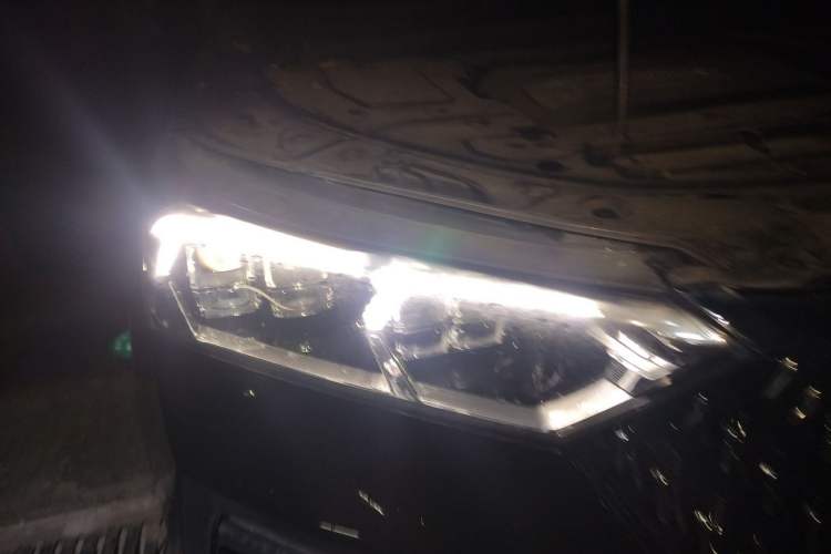 Used Bestune T77 2019 230 TID Automatic Prestige Version China VI Emission Standard Right Front Headlight