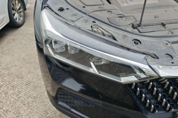 Used Bestune T77 2019 230 TID Automatic Luxury Version National V Right Front Headlight