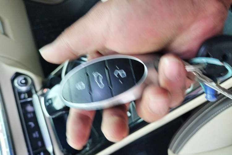 Used Bestune T77 2019 230 TID Automatic Prestige Version China VI Emission Standard Vehicle Key