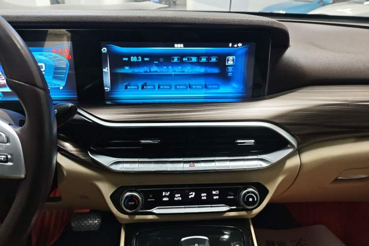 Used Bestune T77 2019 230 TID Automatic Prestige Version China VI Emission Standard Audio And AC Panel