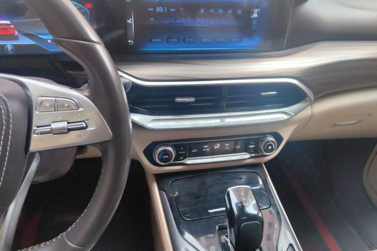 Used Bestune T77 2019 230 TID Automatic Prestige Version China V Audio And AC Panel