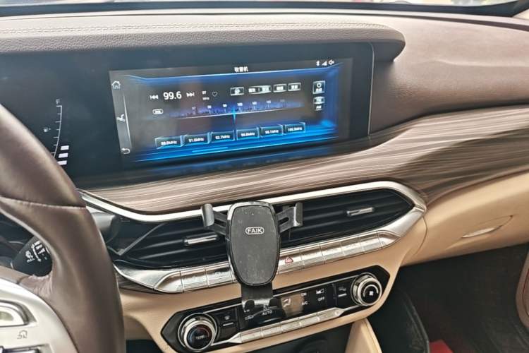 Used Bestune T77 2019 230 TID Automatic Luxury Version China VI Emission Standard Audio And AC Panel