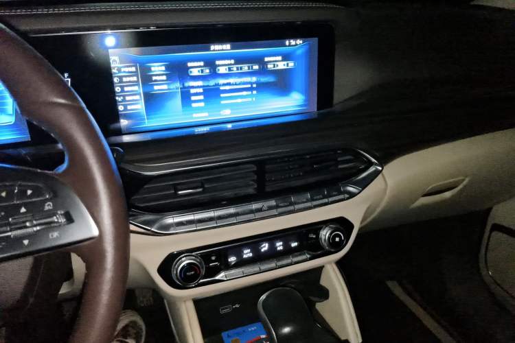 Used Bestune T77 2019 230 TID Automatic Luxury Version National V Audio And AC Panel