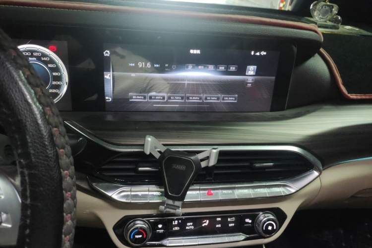 Used Bestune T77 2019 230 TID Automatic Prestige Version China VI Emission Standard Audio And AC Panel