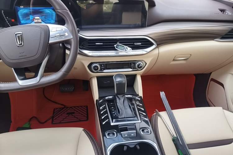 Used Bestune T77 2019 Facelift 230 TID Automatic Luxury Version China V Emission Standard Audio And AC Panel