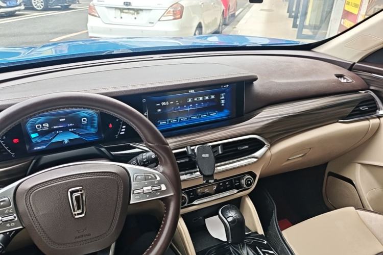 Used Bestune T77 2019 230 TID Automatic Luxury Version China VI Emission Standard Center Console