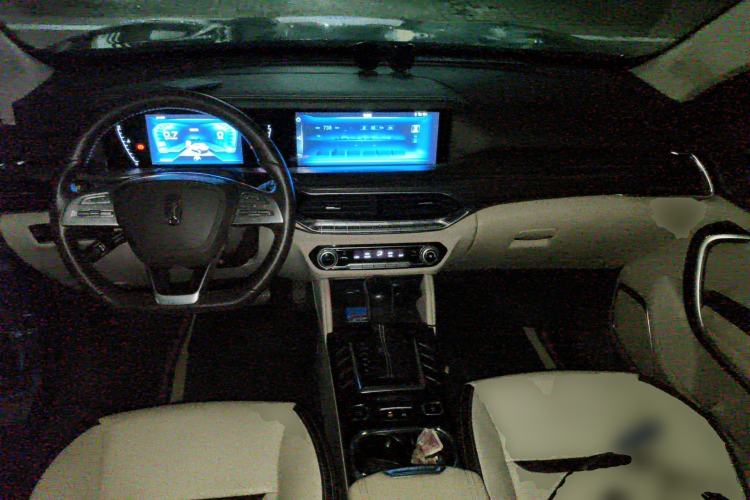 Used Bestune T77 2019 230 TID Automatic Luxury Version National V Center Console