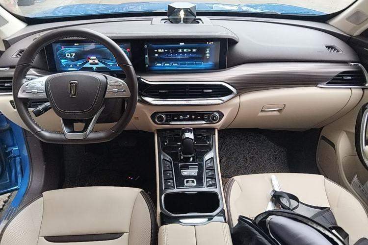Used Bestune T77 2019 230 TID Automatic Prestige Version China VI Center Console
