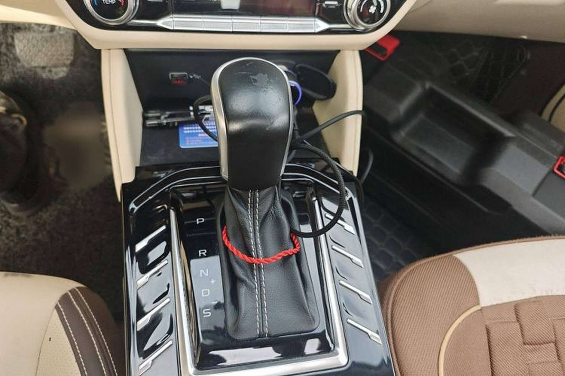 Used Bestune T77 2019 230 TID Automatic Luxury Version China VI Emission Standard Gear Lever