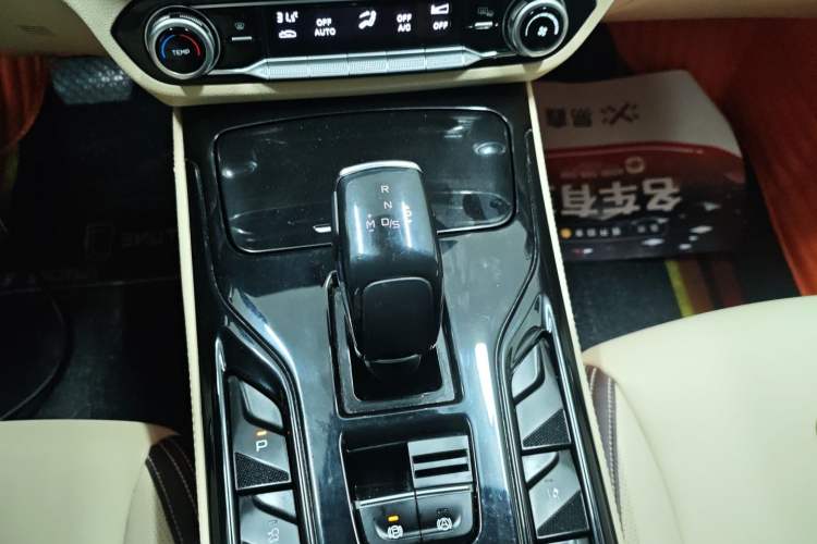 Used Bestune T77 2019 230 TID Automatic Prestige Version China VI Emission Standard Gear Lever