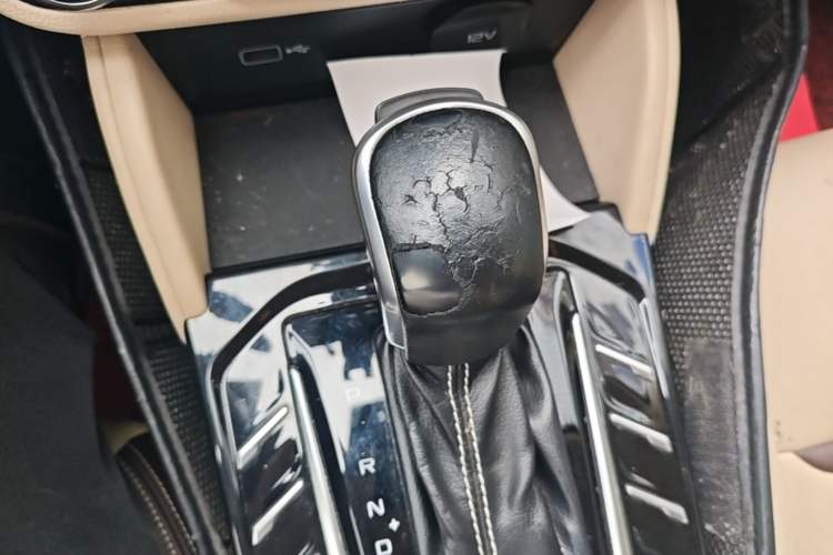 Used Bestune T77 2019 230 TID Automatic Luxury Version China VI Emission Standard Gear Lever