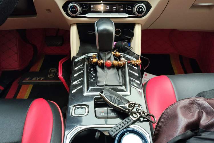 Used Bestune T77 2019 230 TID Automatic Luxury Version China VI Emission Standard Gear Lever