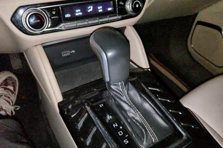 Used Bestune T77 2019 230 TID Automatic Luxury Version National V Gear Lever
