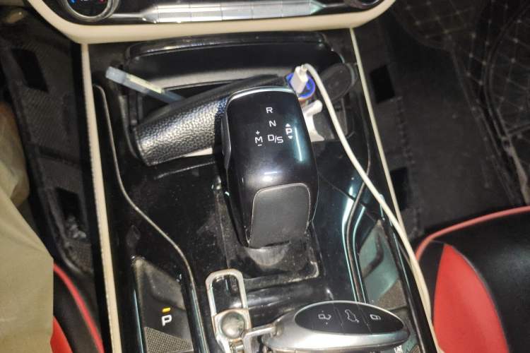 Used Bestune T77 2019 230 TID Automatic Prestige Version China VI Emission Standard Gear Lever
