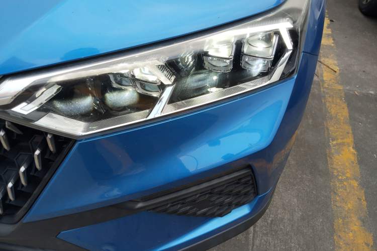 Used Bestune T77 2019 230 TID Automatic Luxury Version China VI Emission Standard Left Front Headlight