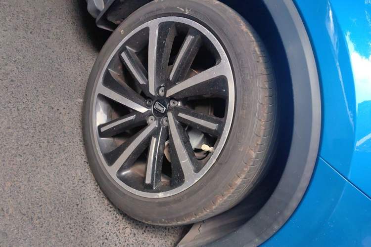 Used Bestune T77 2019 230 TID Automatic Prestige Version China V Right Front Wheel Hub