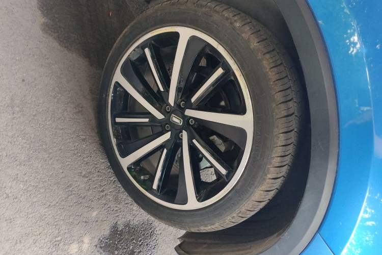 Used Bestune T77 2019 230 TID Automatic Prestige Version China V Right Front Wheel Hub