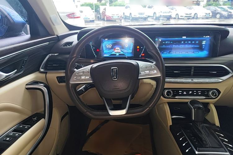 Used Bestune T77 2019 Facelift 230 TID Automatic Luxury Version China V Emission Standard Steering Wheel