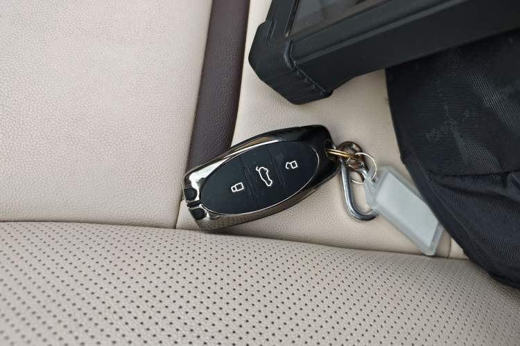 Used Bestune T77 2019 230 TID Automatic Luxury Version China VI Emission Standard Vehicle Key