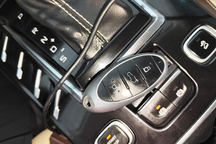 Used Bestune T77 2019 Facelift 230 TID Automatic Luxury Version China V Emission Standard Vehicle Key