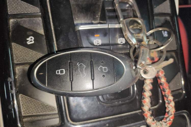 Used Bestune T77 2019 230 TID Automatic Prestige Version China VI Emission Standard Vehicle Key