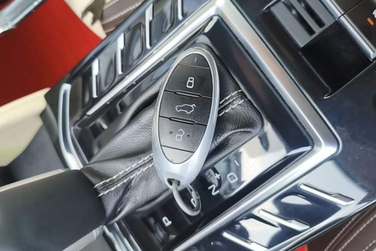 Used Bestune T77 2019 Facelift 230 TID Automatic Luxury Version China V Emission Standard Vehicle Key