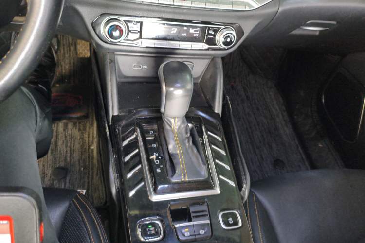 Used Bestune T77 2019 230 TID Automatic Luxury Version National V Gear Lever