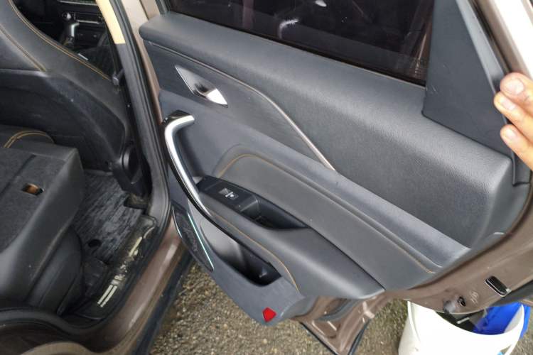 Used Bestune T77 2019 230 TID Automatic Luxury Version National V Interior 6