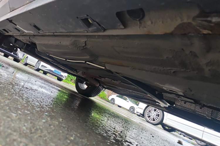 Used Bestune T77 2019 230 TID Automatic Luxury Version China VI Emission Standard Chassis Front Right