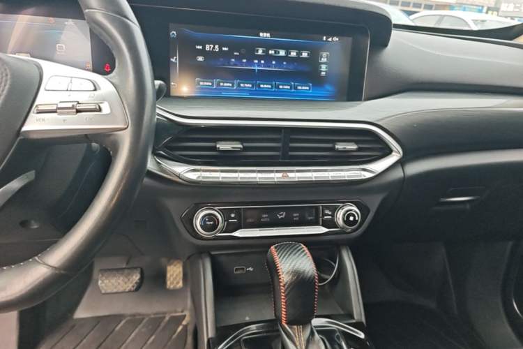 Used Bestune T77 2019 Facelift 230 TID Automatic Luxury Version China VI Emission Standard Audio And AC Panel
