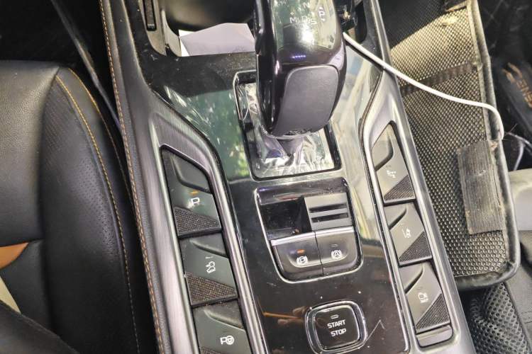 Used Bestune T77 2019 230 TID Automatic Prestige Version China V Gear Lever