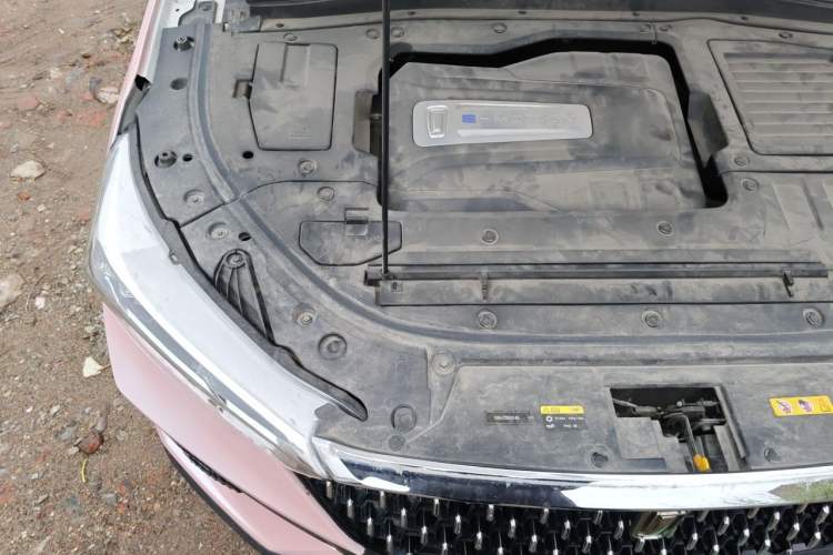 Used Bestune T77 2019 230 TID Automatic Prestige Version China V Emission Standard Engine Bay Right