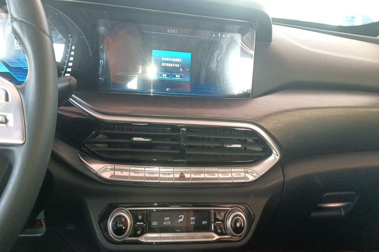 Used Bestune T77 2019 230 TID Automatic Luxury Version China VI Emission Standard Audio And AC Panel