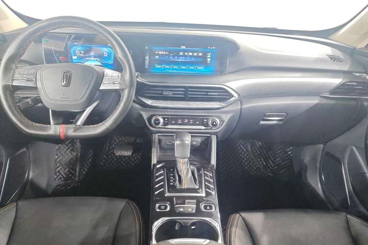 Used Bestune T77 2019 Facelift 230 TID Automatic Luxury Version China V Emission Standard Audio And AC Panel