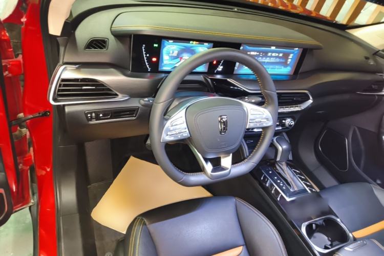 Used Bestune T77 2019 230 TID Automatic Luxury Version China VI Emission Standard Center Console
