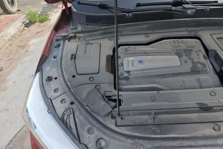 Used Bestune T77 2019 230 TID Automatic Luxury Version China VI Emission Standard Engine Bay Right