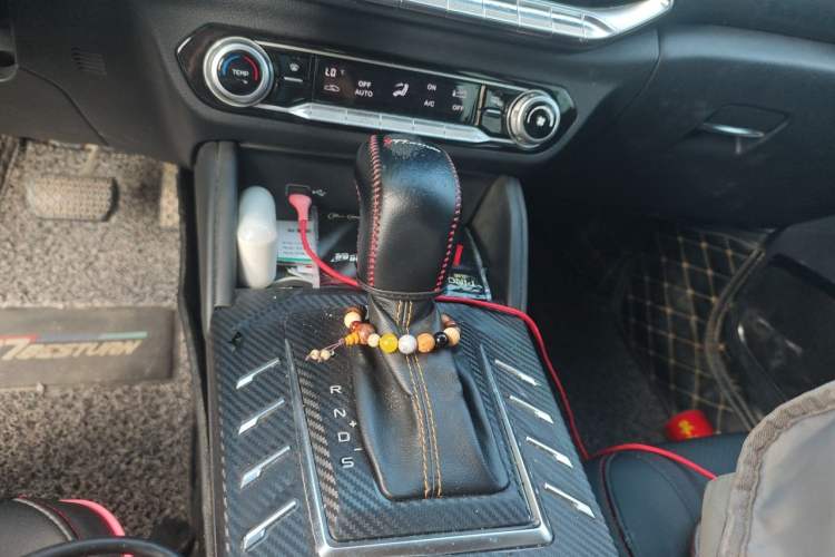 Used Bestune T77 2019 230 TID Automatic Luxury Version China VI Emission Standard Gear Lever