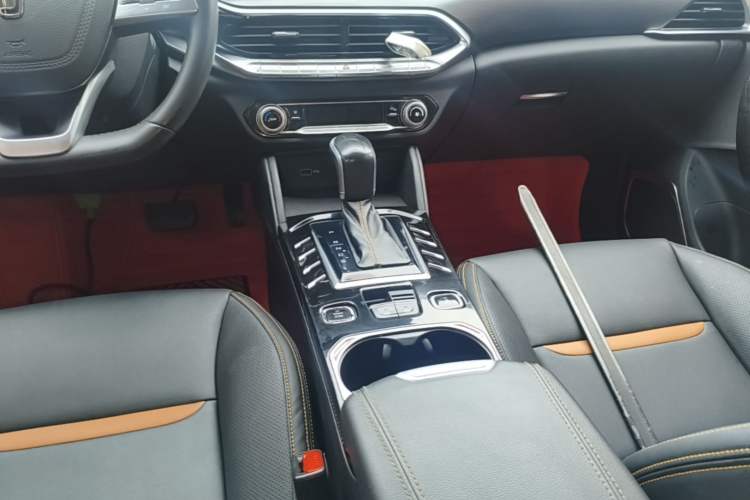 Used Bestune T77 2019 230 TID Automatic Luxury Version China VI Emission Standard Gear Lever