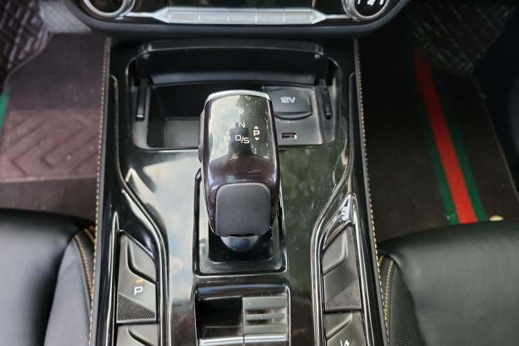 Used Bestune T77 2019 230 TID Automatic Prestige Version China V Emission Standard Gear Lever