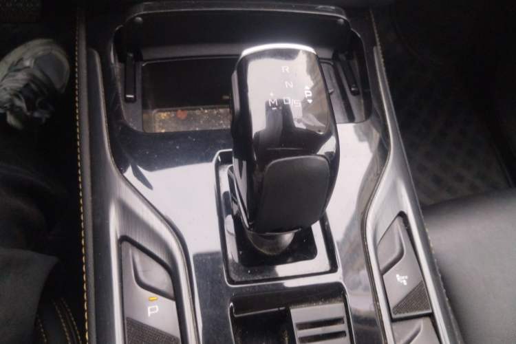 Used Bestune T77 2019 230 TID Automatic Prestige Version China V Gear Lever