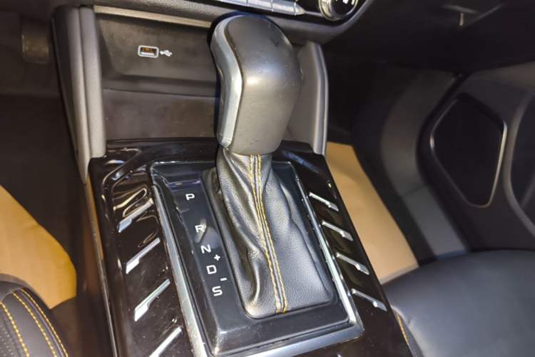 Used Bestune T77 2019 230 TID Automatic Luxury Version China VI Emission Standard Gear Lever