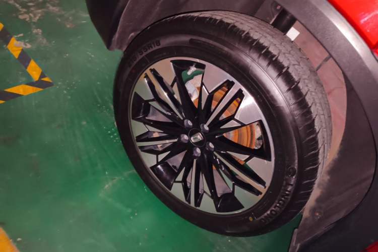 Used Bestune T77 2019 230 TID Automatic Luxury Version China VI Emission Standard Right Rear Wheel Hub