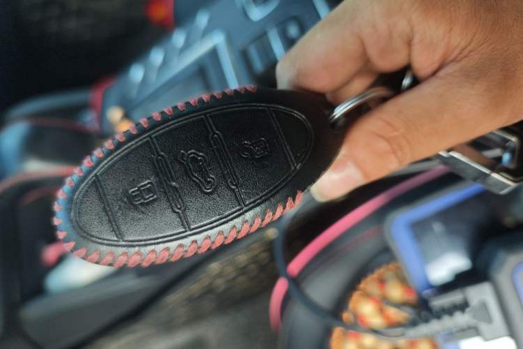 Used Bestune T77 2019 230 TID Automatic Luxury Version China VI Emission Standard Vehicle Key