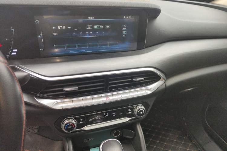 Used Bestune T77 2019 230 TID Automatic Luxury Version National V Audio And AC Panel