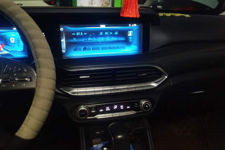Used Bestune T77 2019 230 TID Automatic Luxury Version National V Audio And AC Panel