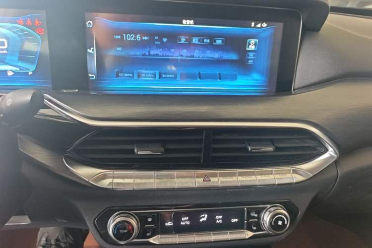 Used Bestune T77 2019 230 TID Automatic Prestige Version China V Audio And AC Panel